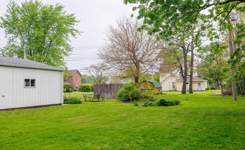 602 E State St Morocco-36