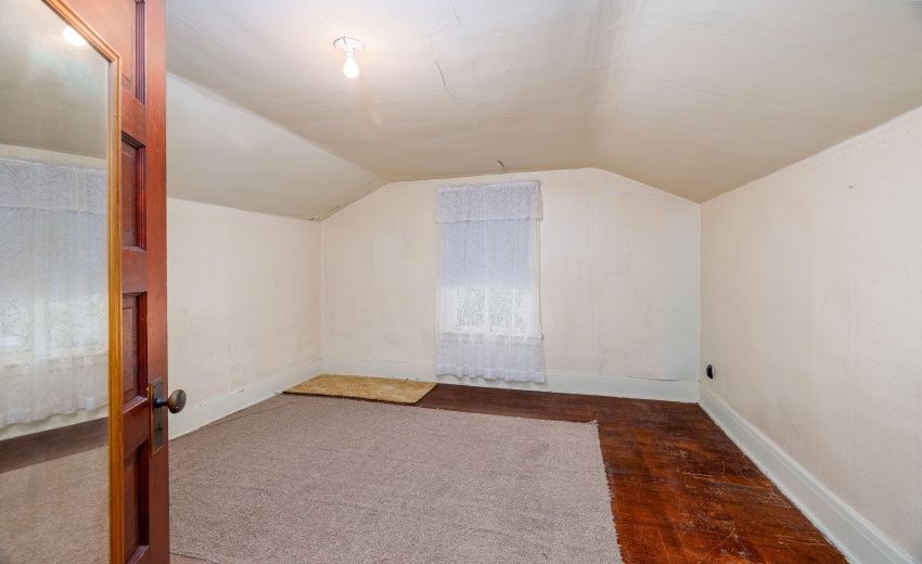 602 E State St Morocco-18
