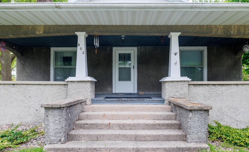602 E State St Morocco-29