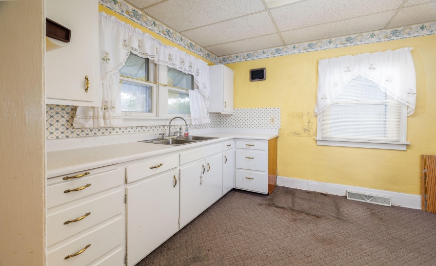 602 E State St Morocco-8