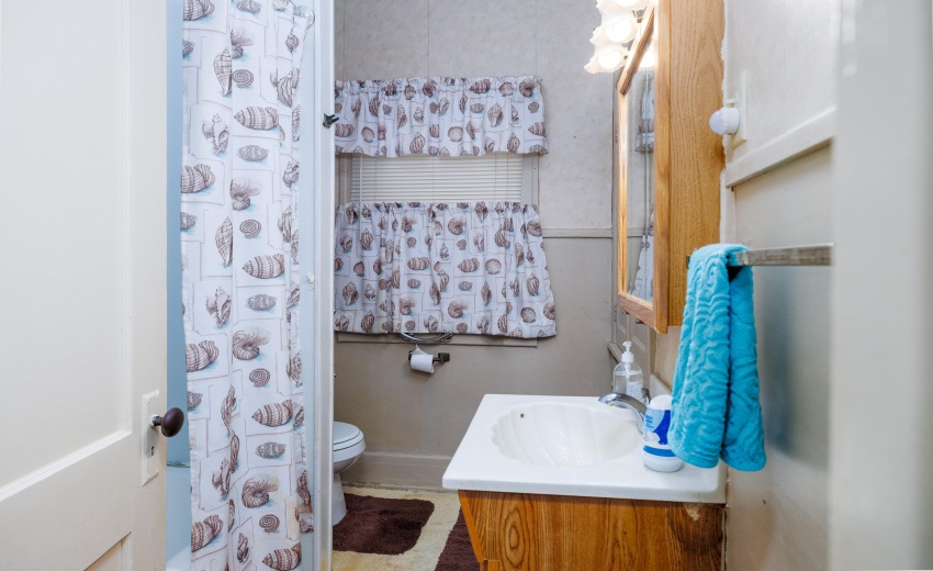 602 E State St Morocco-13