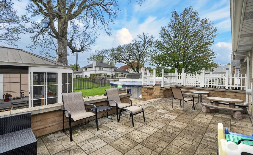 2914 Morningside Dr, Crown Point, IN 463