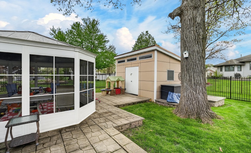 2914 Morningside Dr, Crown Point, IN 463
