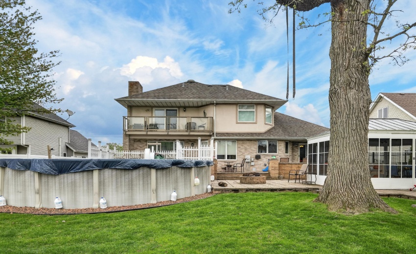 2914 Morningside Dr, Crown Point, IN 463