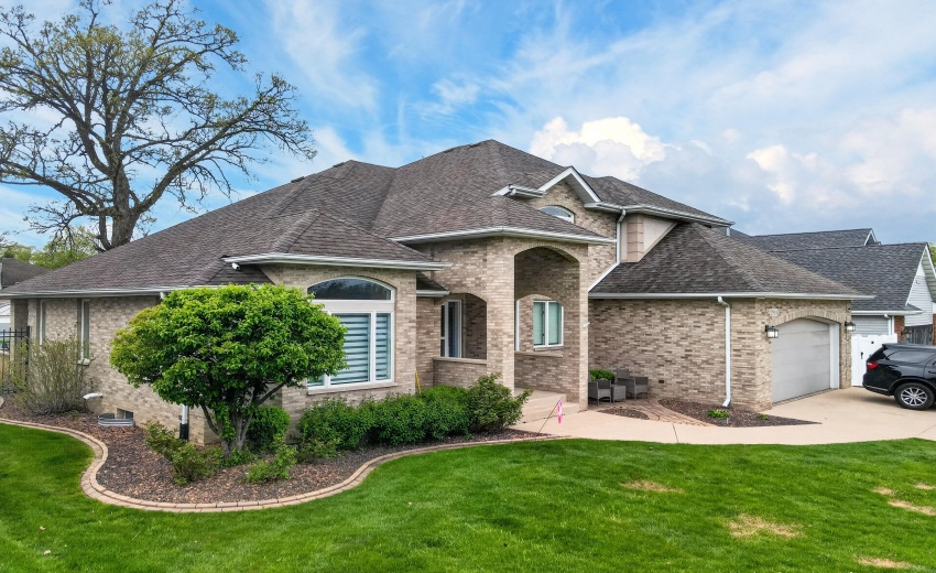 2914 Morningside Dr, Crown Point, IN 463