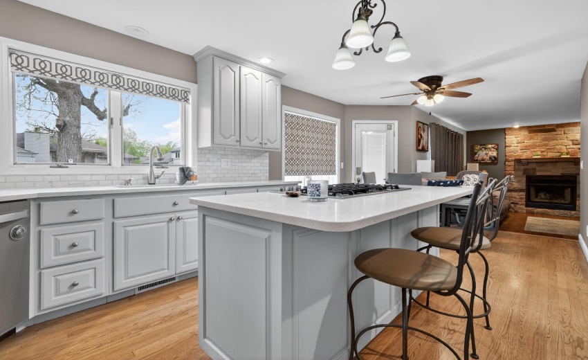 2914 Morningside Dr, Crown Point, IN 463