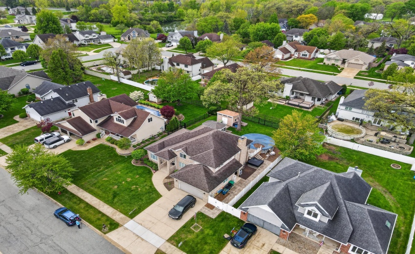 2914 Morningside Dr, Crown Point, IN 463