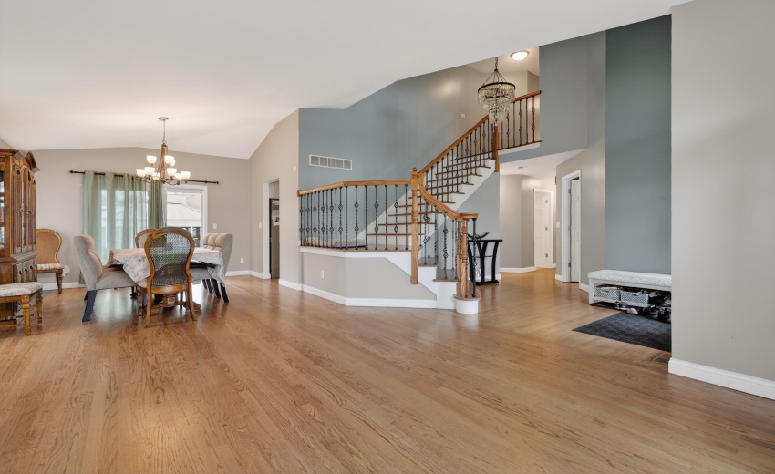 2914 Morningside Dr, Crown Point, IN 463