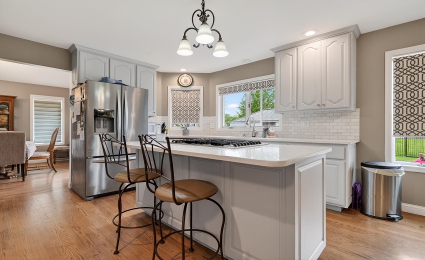 2914 Morningside Dr, Crown Point, IN 463