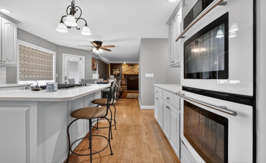 2914 Morningside Dr, Crown Point, IN 463