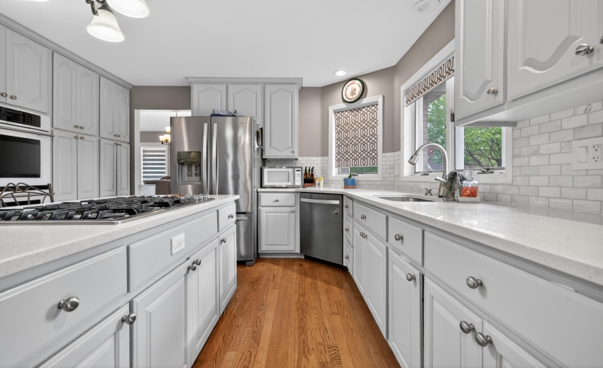 2914 Morningside Dr, Crown Point, IN 463
