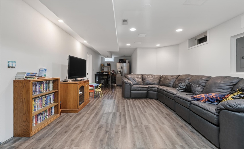 2914 Morningside Dr, Crown Point, IN 463
