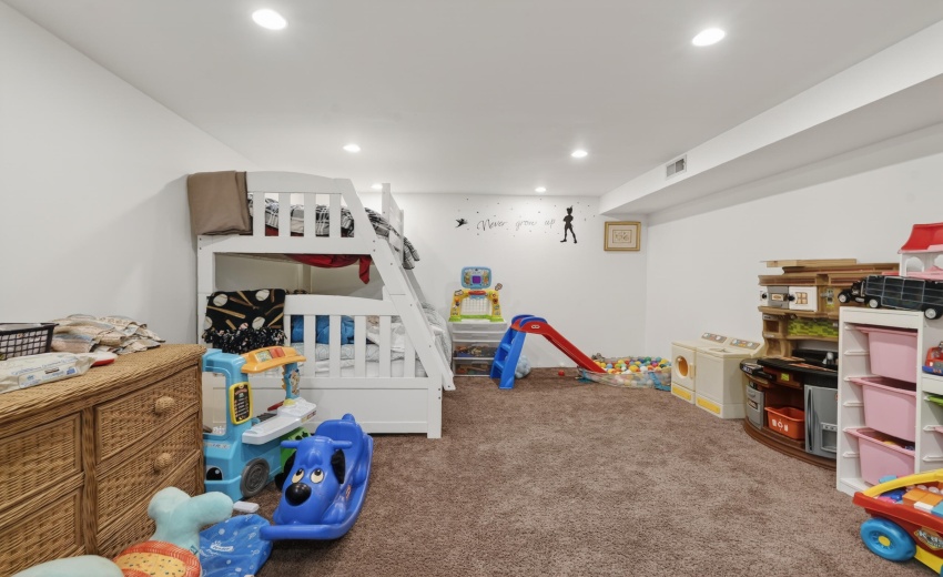 2914 Morningside Dr, Crown Point, IN 463