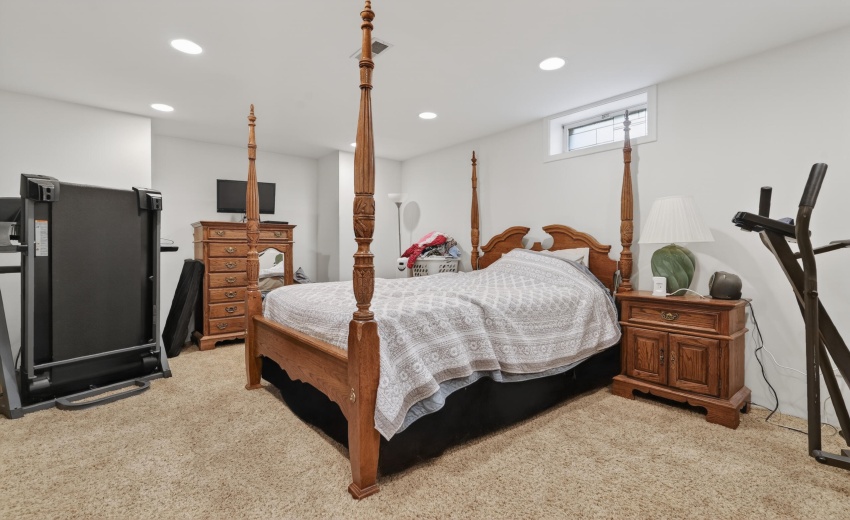 2914 Morningside Dr, Crown Point, IN 463