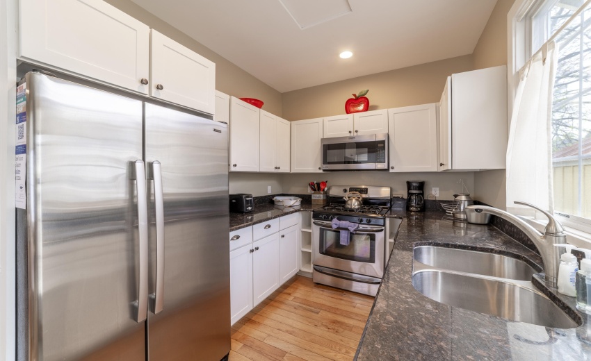 DKitchenCottageCamp0014