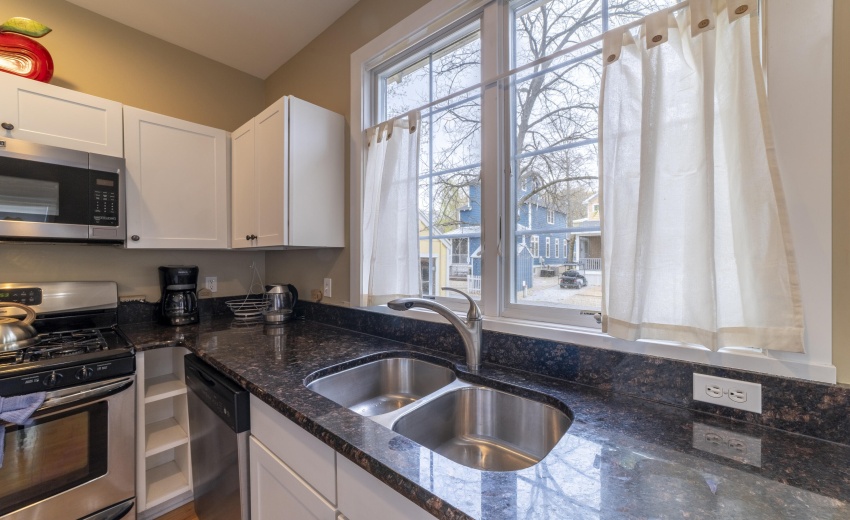 DKitchenCottageCamp0015