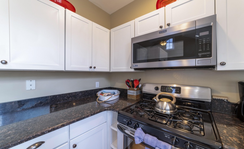 DKitchenCottageCamp0018