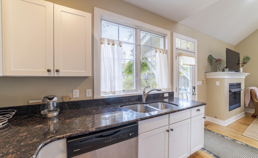 DKitchenCottageCamp0021