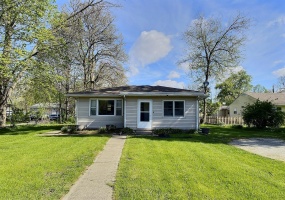 203 Indiana Avenue, Kouts, Indiana, 2 Bedrooms Bedrooms, 5 Rooms Rooms,1 BathroomBathrooms,Residential,For Sale,Indiana,NRA838192
