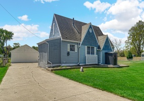324 Johnson Road, La Porte, Indiana, 4 Bedrooms Bedrooms, 7 Rooms Rooms,2 BathroomsBathrooms,Residential,For Sale,Johnson,NRA838199