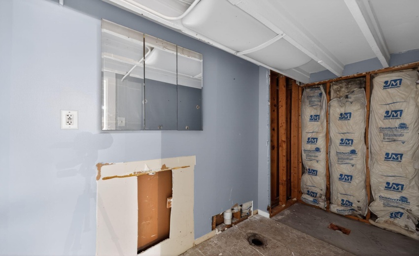 21_7235_Calumet_Ave_Hammond_IN_46324-Bat