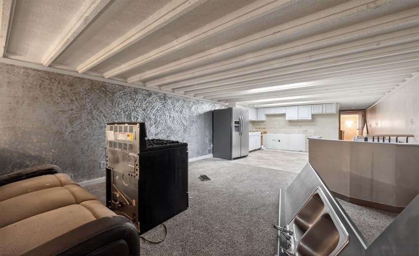 13_7235_Calumet_Ave_Hammond_IN_46324-Liv