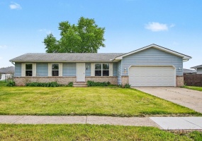 342 Woodbridge Drive, Lowell, Indiana, 3 Bedrooms Bedrooms, 7 Rooms Rooms,2 BathroomsBathrooms,Residential,For Sale,Woodbridge,NRA838226