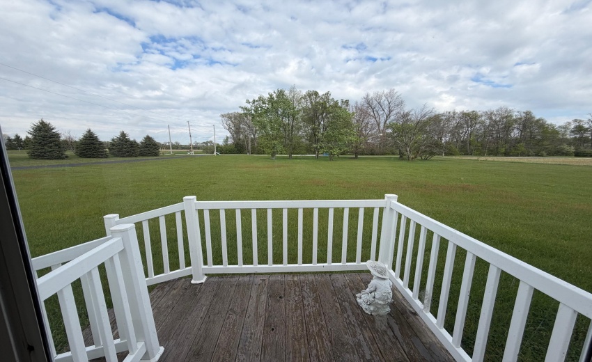 VIEW OF FRONT YARD LB