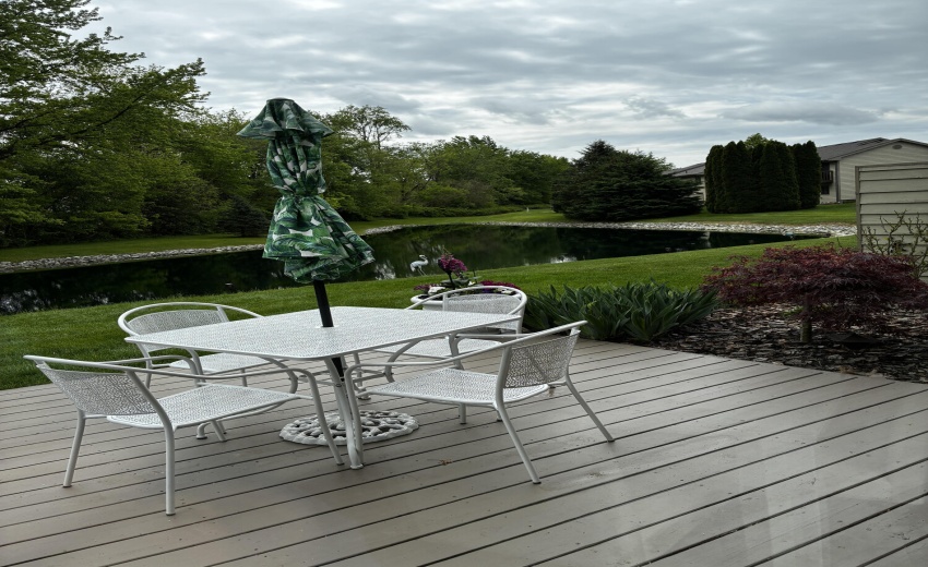 1489 deck to pond