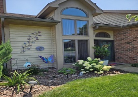 1489 Grand Isle Court, Hobart, Indiana, 2 Bedrooms Bedrooms, 7 Rooms Rooms,2 BathroomsBathrooms,Residential,For Sale,Grand Isle,NRA838302