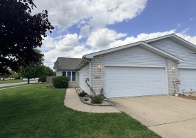 1610 Beech Drive, Crown Point, Indiana, 2 Bedrooms Bedrooms, 5 Rooms Rooms,2 BathroomsBathrooms,Residential,For Sale,Beech,NRA838305