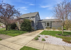 421 East Street, Crown Point, Indiana, 3 Bedrooms Bedrooms, 8 Rooms Rooms,2 BathroomsBathrooms,Residential,For Sale,East,NRA838351