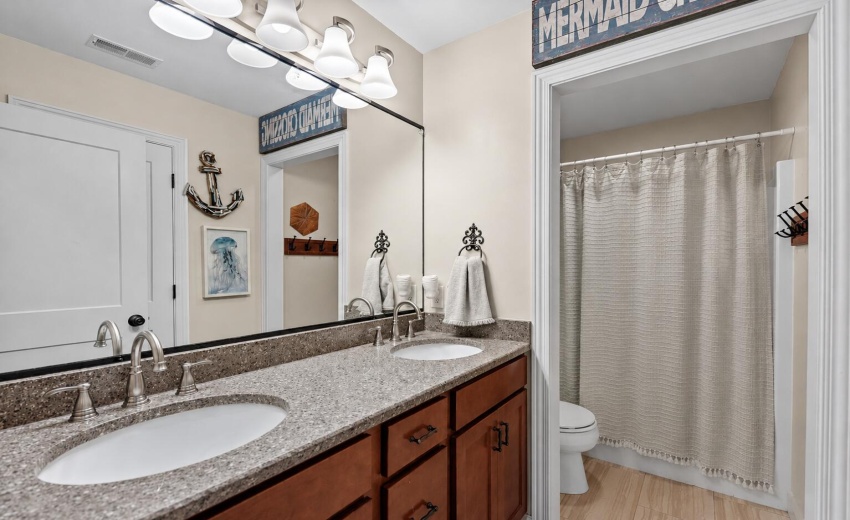 Upper Full Bath