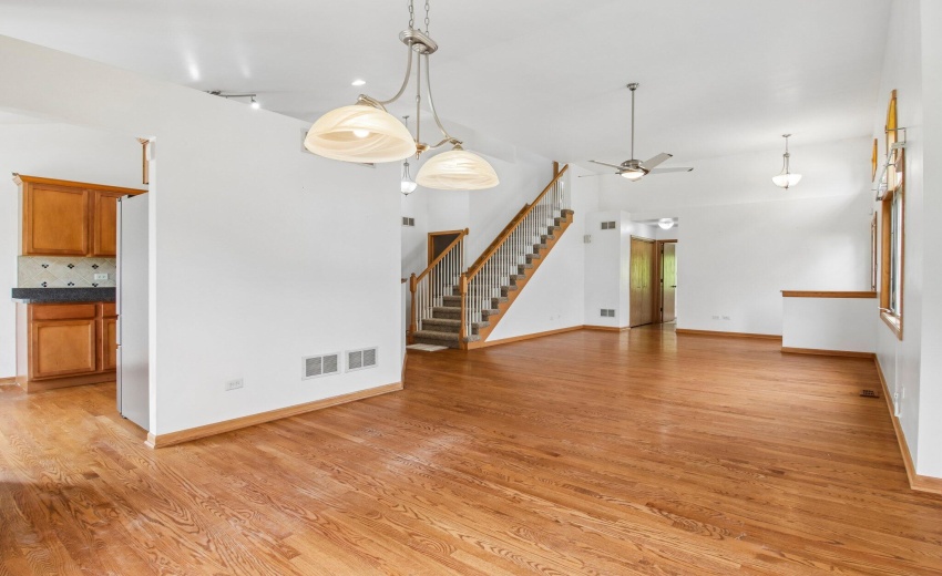 11-web-or-mls-98th Pl-S0605-011
