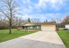 303 Dahlke Street, North Judson, Indiana, 4 Bedrooms Bedrooms, 10 Rooms Rooms,3 BathroomsBathrooms,Residential,For Sale,Dahlke,NRA836304