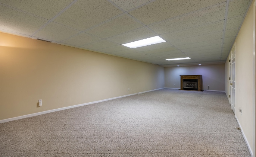 6853 Falcon Dr-32