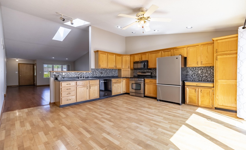 6853 Falcon Dr-18