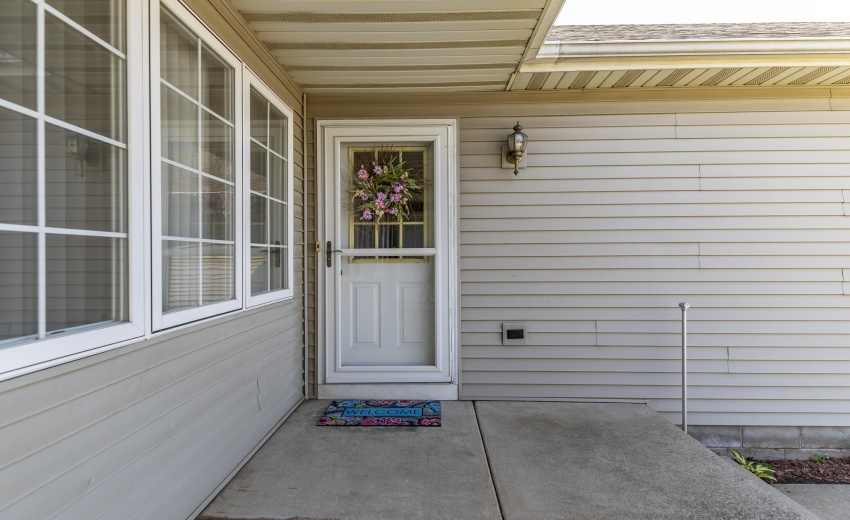 6853 Falcon Dr-10