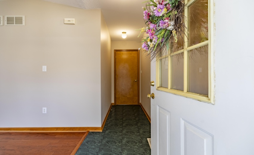 6853 Falcon Dr-11