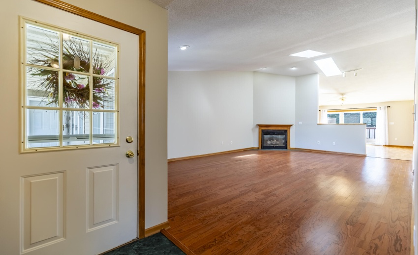 6853 Falcon Dr-13
