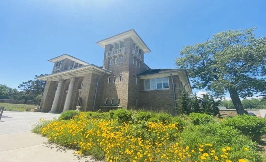visitmillerbeachgary.com