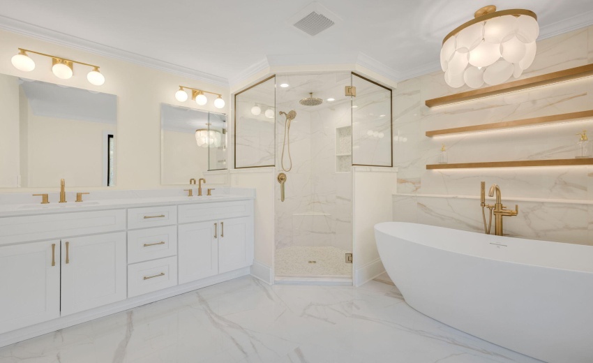 Main Level Primary Bath