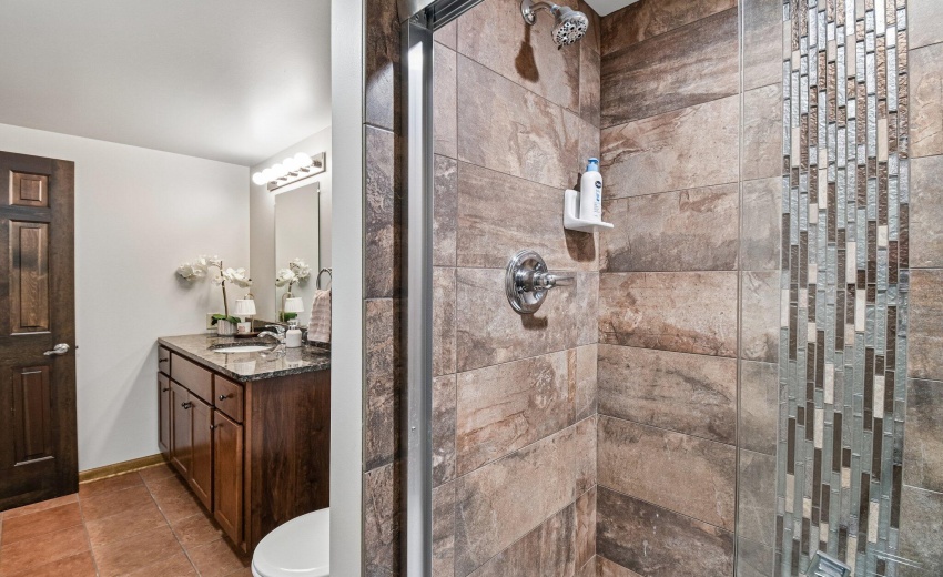 48-web-or-mls-9618 Walnut Dr-S0505-048