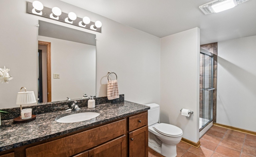 47-web-or-mls-9618 Walnut Dr-S0505-047