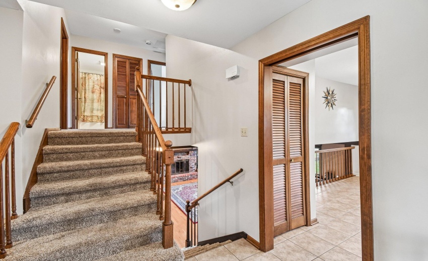 22-web-or-mls-9618 Walnut Dr-S0505-022