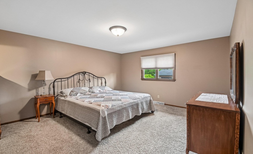 24-web-or-mls-9618 Walnut Dr-S0505-024