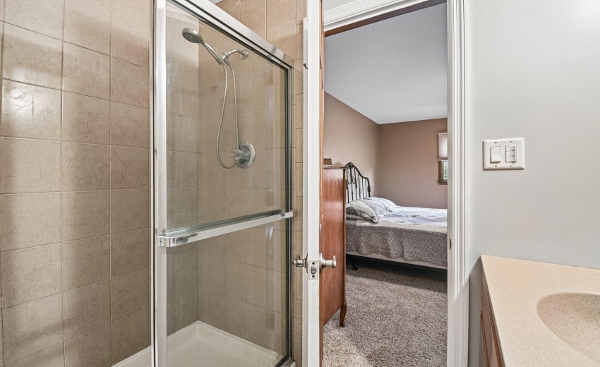 29-web-or-mls-9618 Walnut Dr-S0505-029