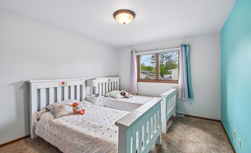 32-web-or-mls-9618 Walnut Dr-S0505-032