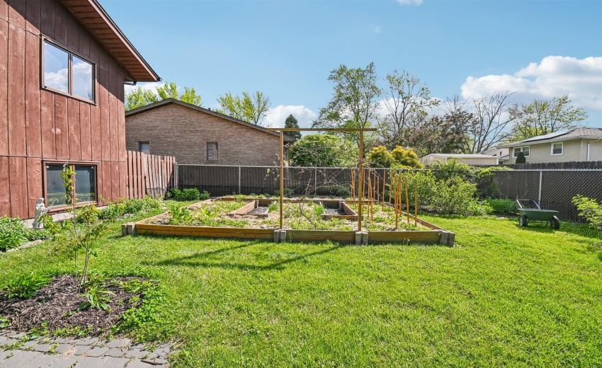 68-web-or-mls-9618 Walnut Dr-S0505-068