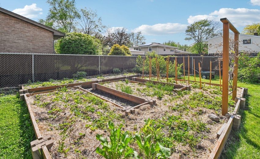 64-web-or-mls-9618 Walnut Dr-S0505-064